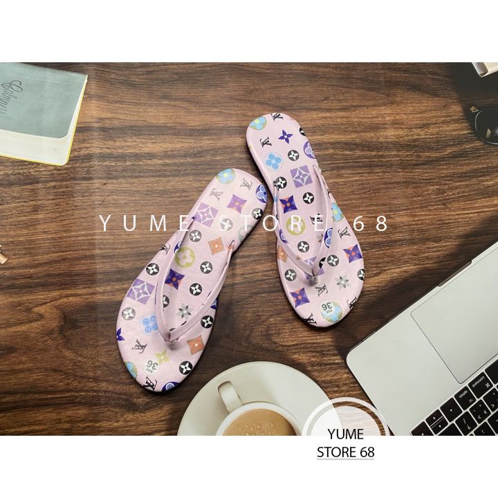 Dép Nữ Đế Bệt YUME STORE68 Kẹp Dây Xỏ Ngón Hoạ Tiết L/V Xinh Yêu Hottrend Mùa Hè 2022 Đi Chơi Đi Biển Đi Học Đi Làm