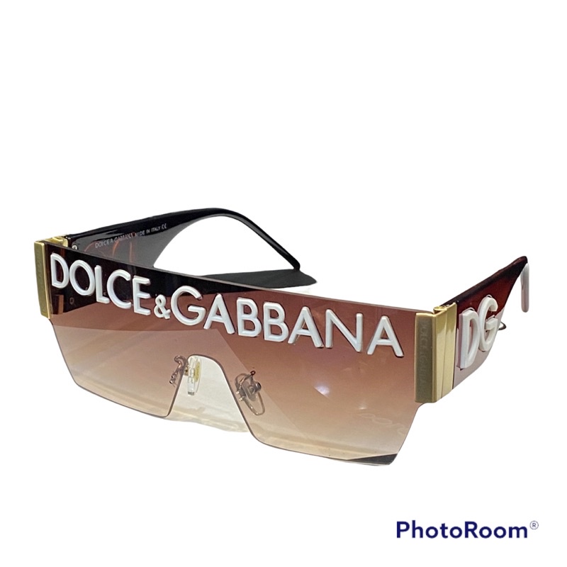 Kính râm thời trang DG thiết kế châu âu,dành cho cả nam và nữ.Phong cách trẻ trung,hiện đại.Chống UV400