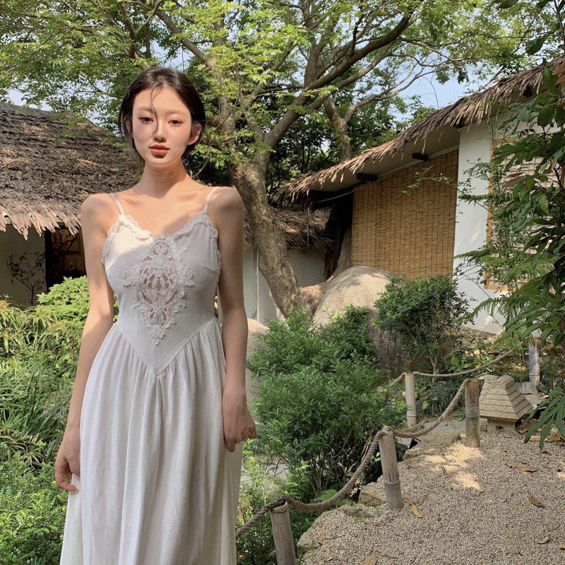 (ORDER) Đầm hai dây maxi cổ V phối ren họa tiết hoa văn kiểu Pháp xòe dài đơn giản vintage (NEW_ARRIVALS)