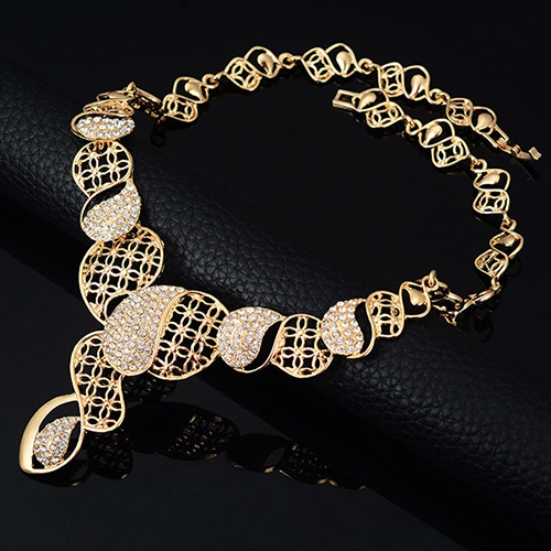 Bộ trang sức gồm 1 dây chuyền + 1 vòng đeo tay + 1 nhẫn + đôi khuyên tai tạo hình sang trọng đính đá thời trang
