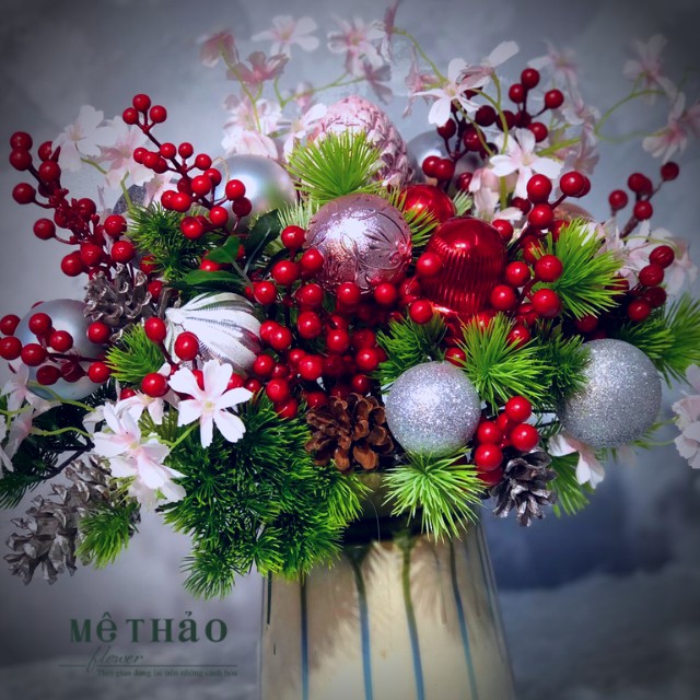 ̣̣̣̣Ảnh shop chụp) Bình Hoa Giả Trang Trí Noel,Giáng Sinh, Decor Phòng Khách Chất Liệu Lụa Cao Cấp Mê Thảo Flower