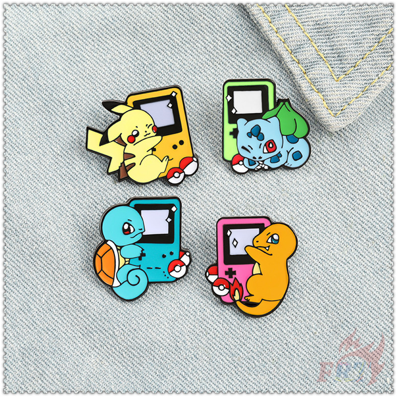 1 Ghim cài áo tráng men máy game hoạt hình Pikachu / Charmander / Bulbasaur / Squirtle thời trang có nút gắn balo