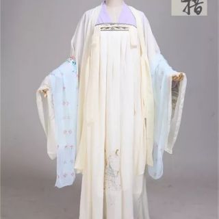 Hán phục trắng thêu