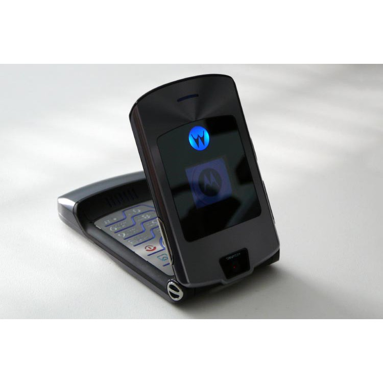 Motorola V3i nắp gặp thiết kế độc đáo sang trọng bàn phím thép bảo hành 1 NĂM