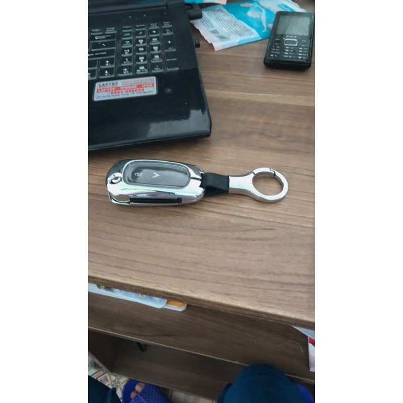 Ốp khoá kim loại lót cao su trong suốt Vinfast Fadil | BigBuy360 - bigbuy360.vn