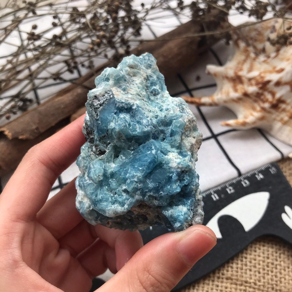 Đá màu xanh dương Aquamarine thô nhiều kích cỡ