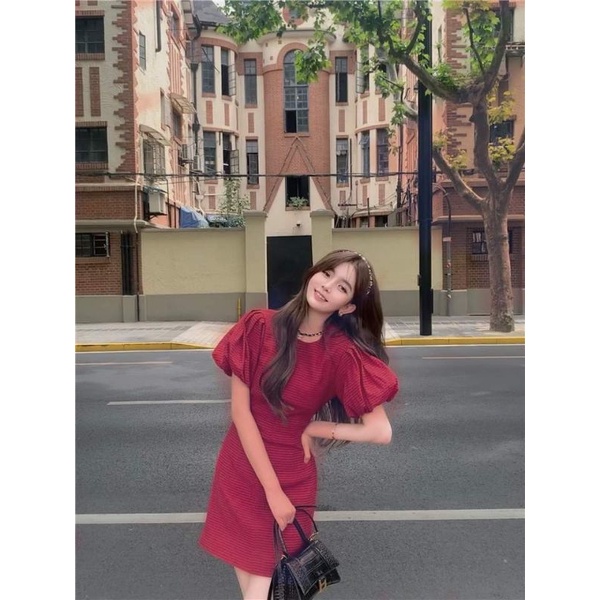Đầm xốp đỏ cổ tròn tay phồng
