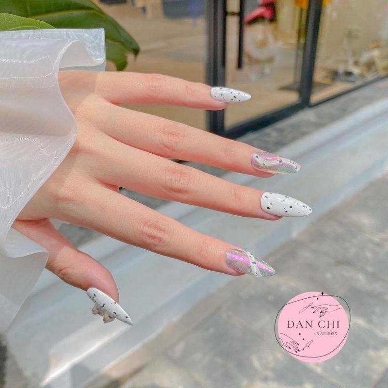 NailBox móng úp thiết kế sẵn Mẫu Trắng Trứng Cút Charm Gấu