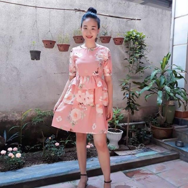 Váy hoa xếp tầng