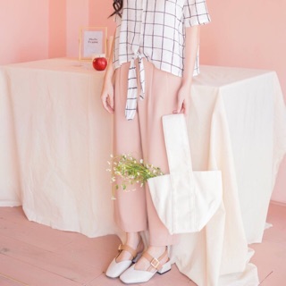 Quần Hồng ceci cela