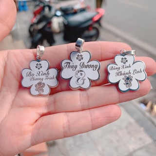 Mặt bạc ta khắc tên cho bé