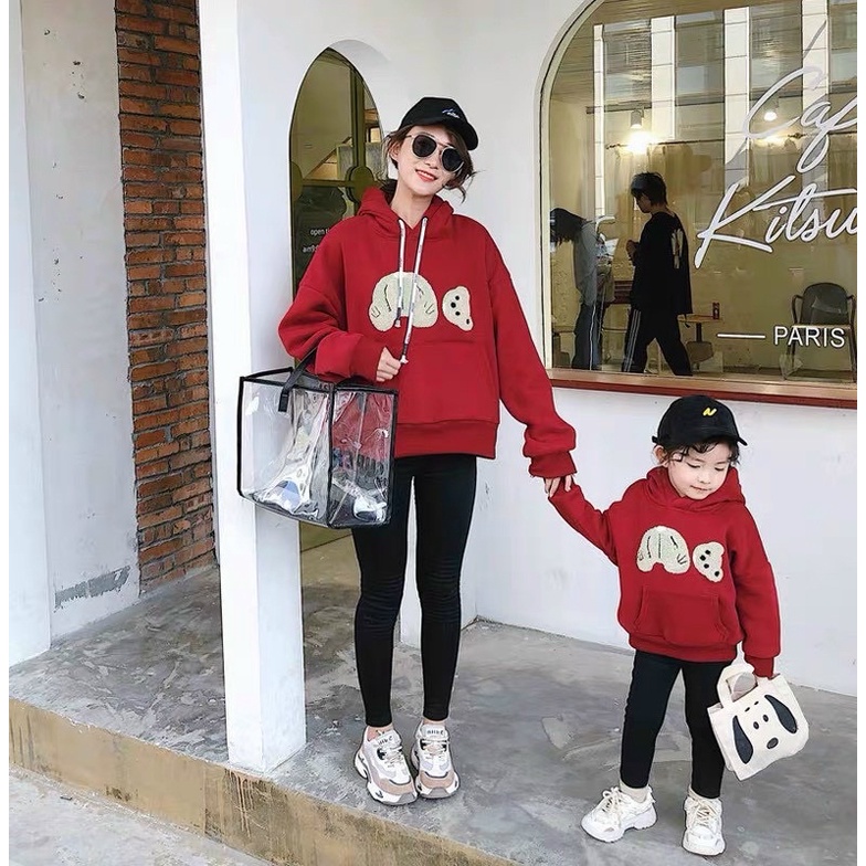 ÁO ĐÔI HODIE MŨ ĐỎ HÌNH GẤU CHO MẸ VÀ BÉ