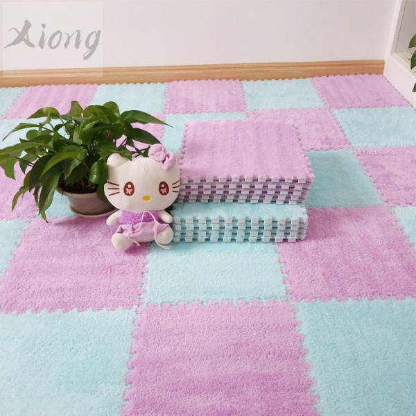 Thảm lót sàn xếp bằng vải lông cừu trang trí phòng khách