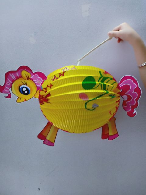 Lồng đèn lớp học mật ngữ