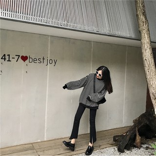 Áo sweater kẻ đen trắng