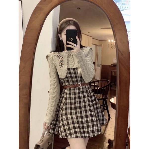 Áo len cổ sen quảng châu phối yếm Dạ caro