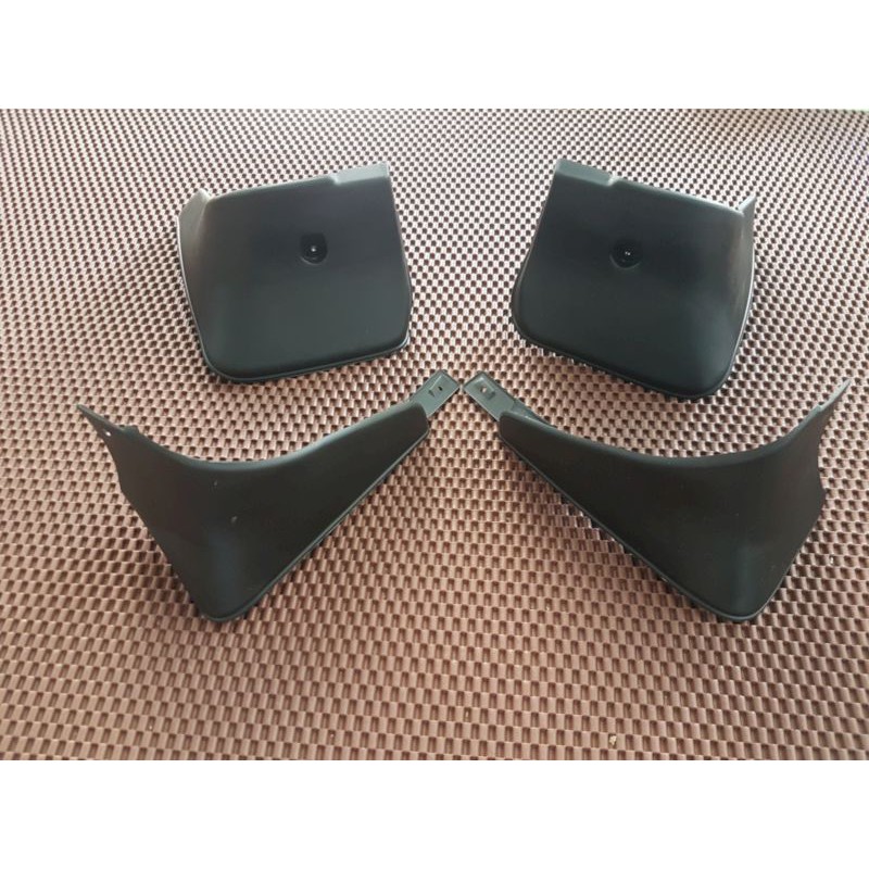 Chắn bùn Altis 2012