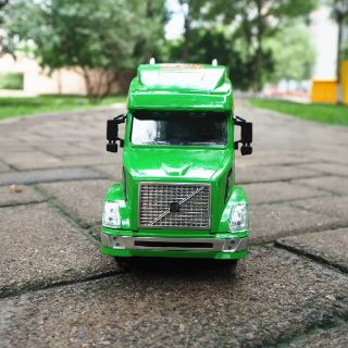 Xe Mô Hình Container 1:32