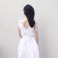 Váy trắng cổ chữ V