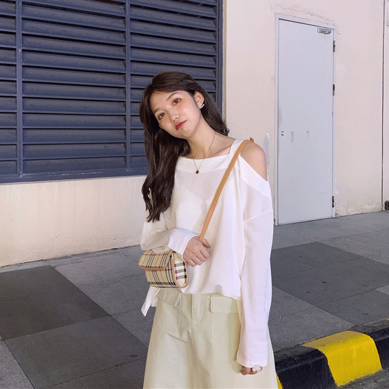 [ Mã WASTAPR giảm 10K đơn 50K] ÁO LỆCH VAI XẺ TÀ TAY DÀI TRẮNG ĐEN ULZZANG | BigBuy360 - bigbuy360.vn