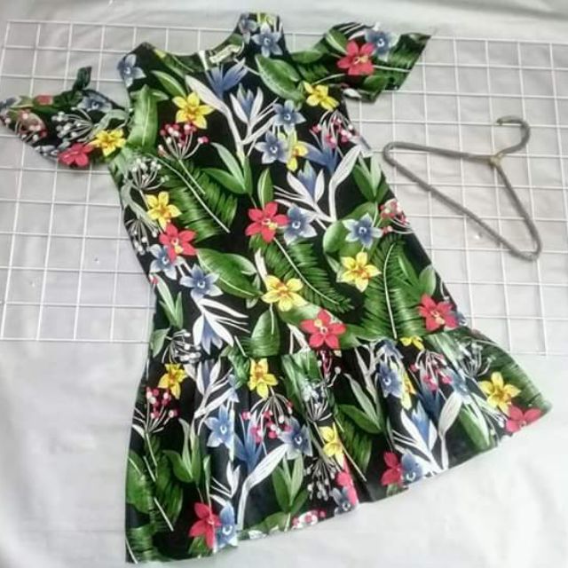 Váy thổ cẩm xinh cho bé