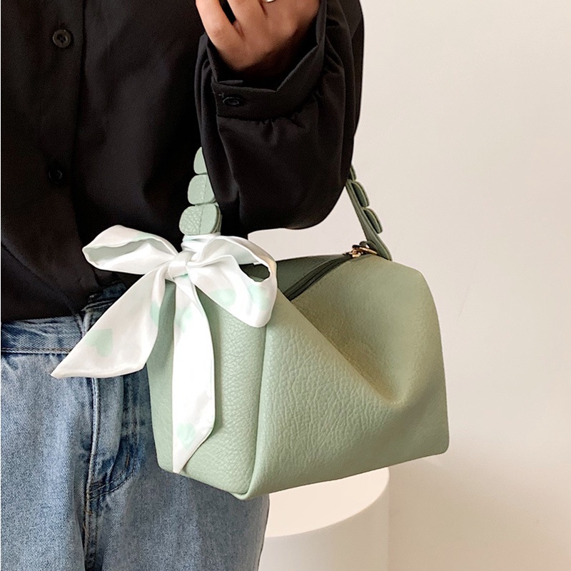 Túi Đeo Chéo Hình Trụ Phối Dây Xích 2022 Thời Trang Phong Cách Pháp Cho Nữ