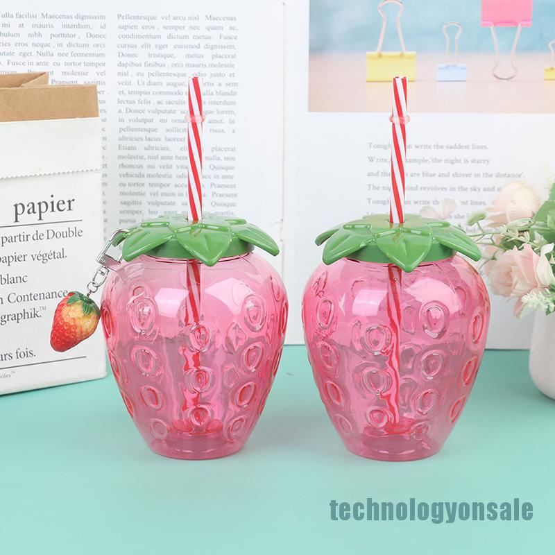 Bình Nước Nhựa In Hình Quả Dâu Dễ Thương