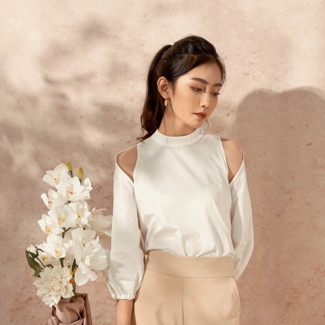 Cut-out Top - Áo thô cắt kiểu