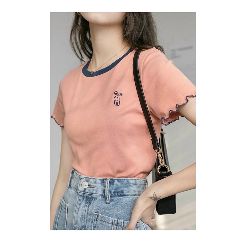 Áo croptop  thêu hình