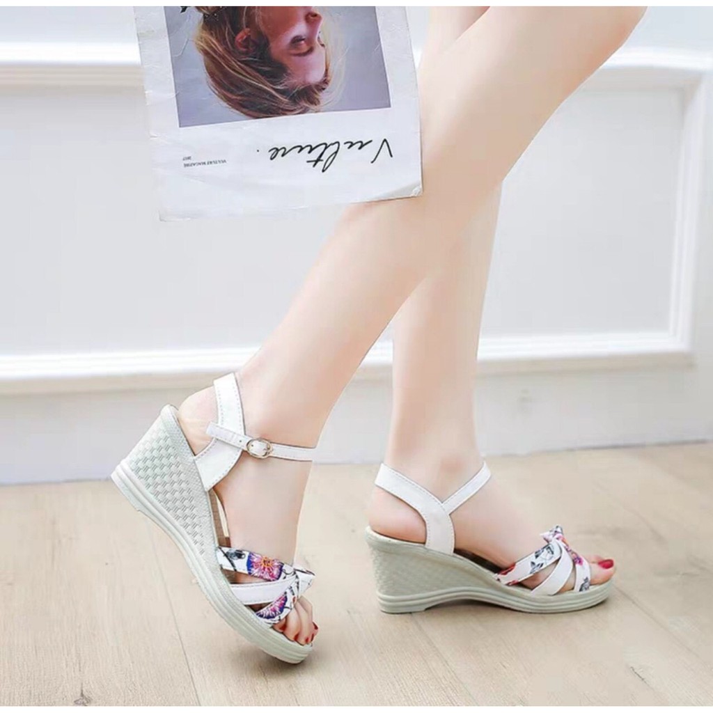 Sandal đế xuồng hót hit đủ 3 màu