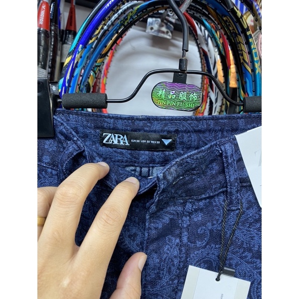 Quần short Zara vải jeans hoa văn