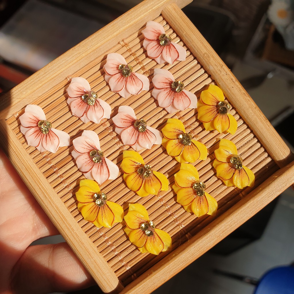 Hoa hướng dương nửa viền cánh nhọn - Hoa bột đính móng 10HC