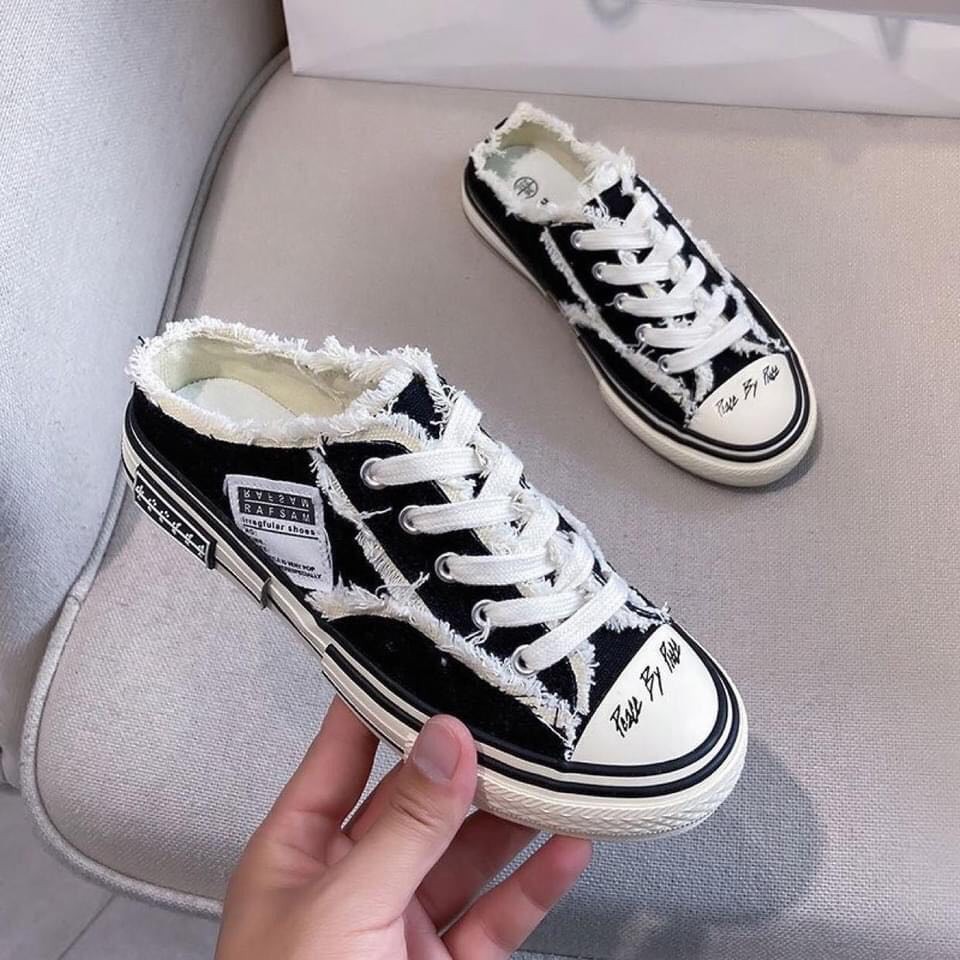 Giày Sục  Rách Thể Thao Hở Gót Hè 2021 Style Bụi Bặm Viền Rách Tua Rua Siêu Phong Cách