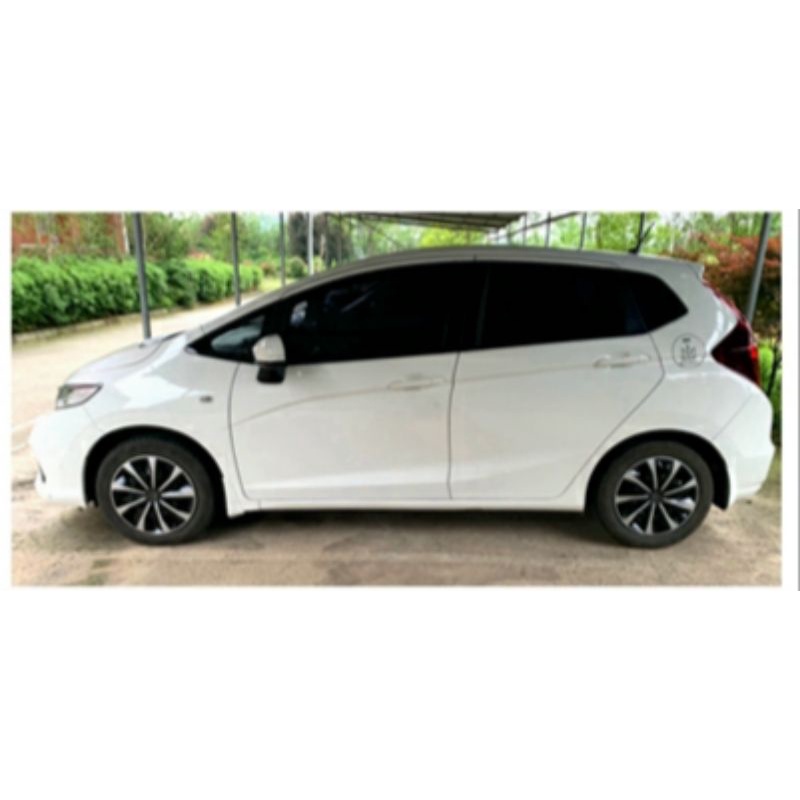 Ốp  mâm lazzang thể thao R13  có logo cho xe ô tô, moning, spark, getz màu bạc đen.
