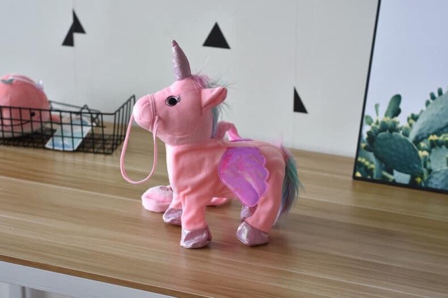 Đồ chơi ngựa pony biết đi biết hát biết hí và lắc mông.