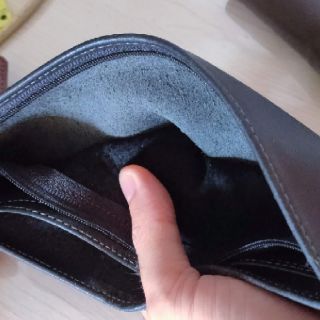 Ví da khắc tên