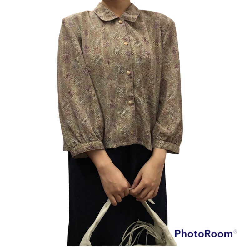 Áo sơ mi vintage hoạ tiết phối cúc ngọc size M