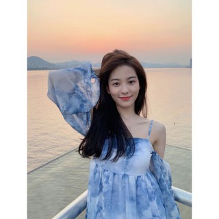 Váy đầm hai dây loang màu xanh trắng hottrend hè 2021