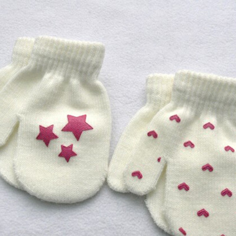 Đôi găng tay giữ ấm mùa đông cho bé