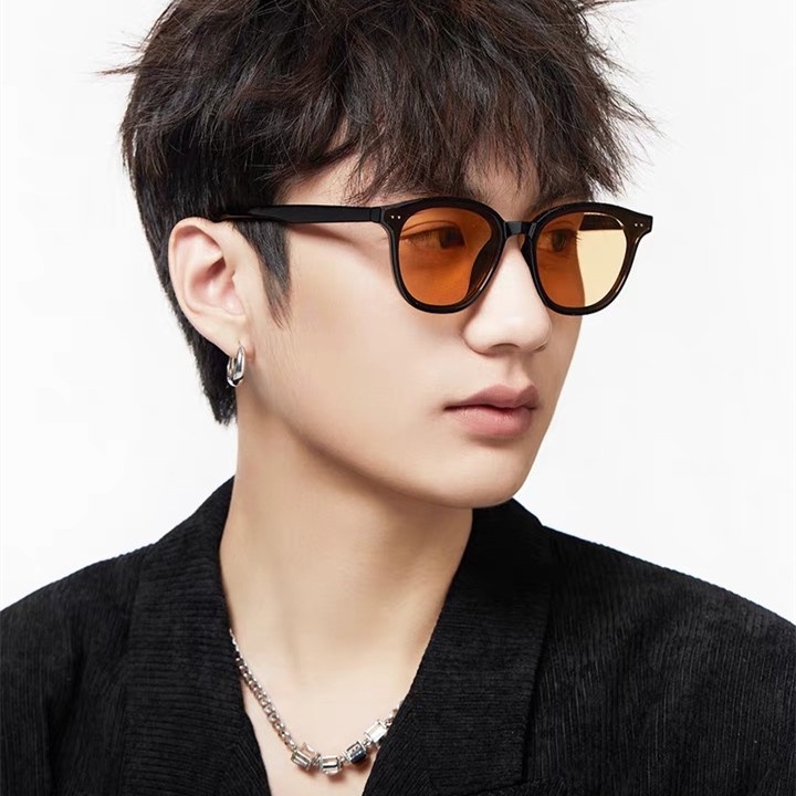 Kính Mát Gọng Đen Unisex Bảo Vệ Khỏi Tia UV Sự Bảo Vệ