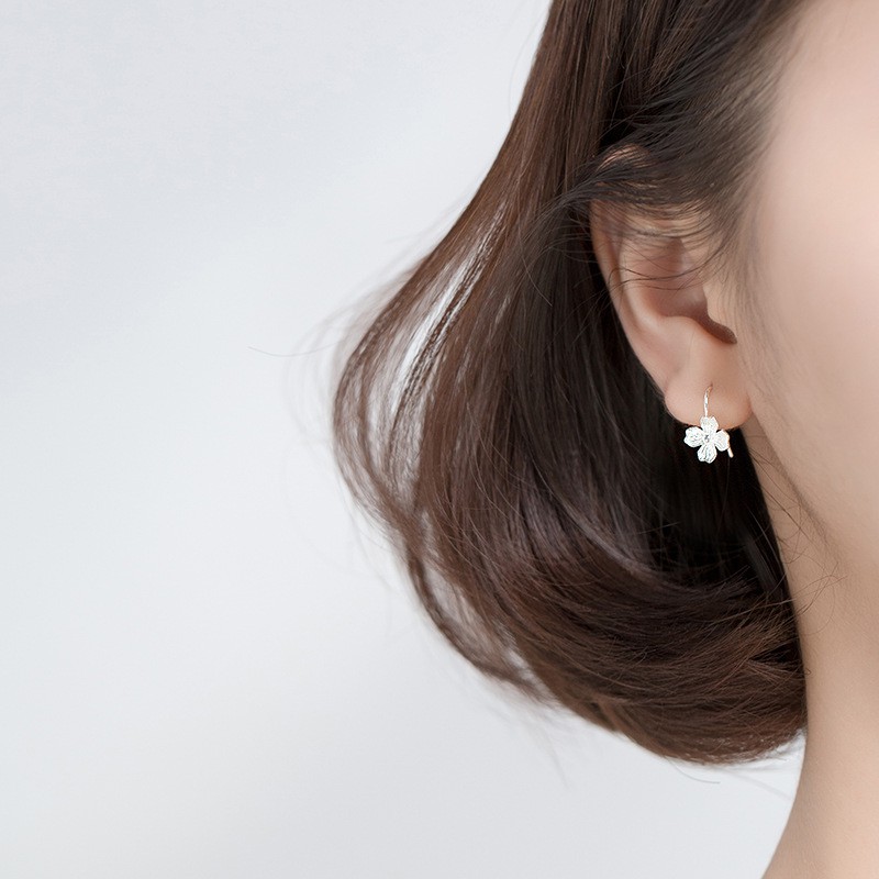 Khuyên tai bạc Ý s925 hoa 4 cánh móc ngọc Hàn Quốc G4368 - AROCH Jewelry