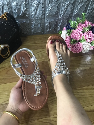 Sandal xỏ ngón