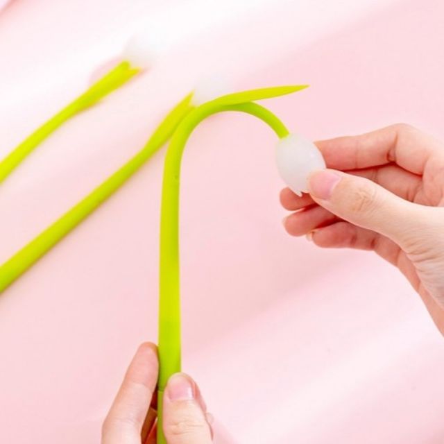 Bút hoa tuylip dẻo đổi màu khi gặp ánh nắng mặt trời