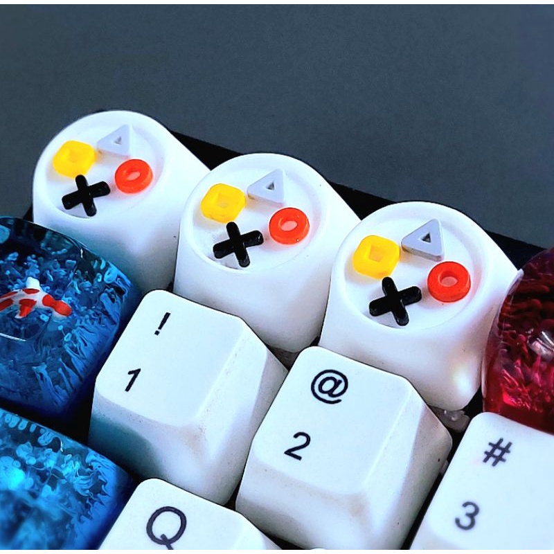 Keycap resin Playstation tone trắng trang trí bàn phím cơ gaming