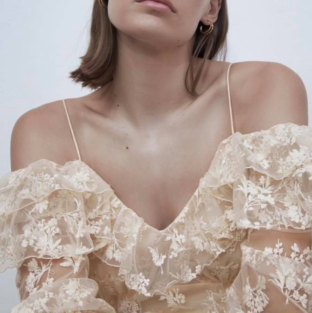 Áo 2 dây ren thêu nổi - authentic