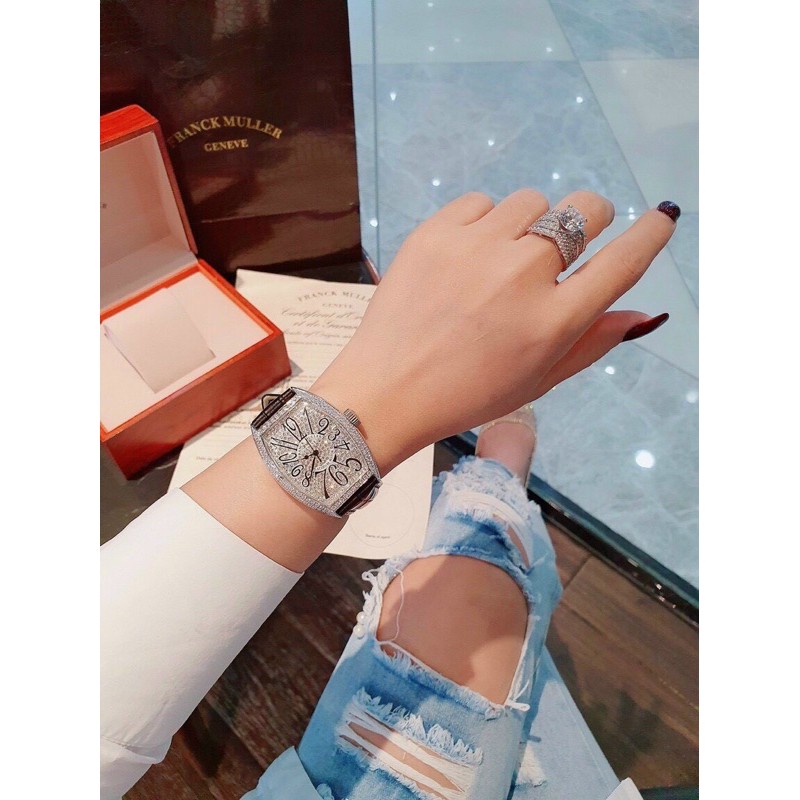 DH đeo tay viền đá dây da đen dày dăn