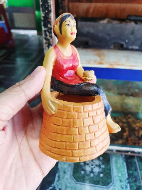 CÔ TẤM TRANG TRÍ HỒ CÁ NON BỘ RỘNG CAO 11CM RỘNG 7CM