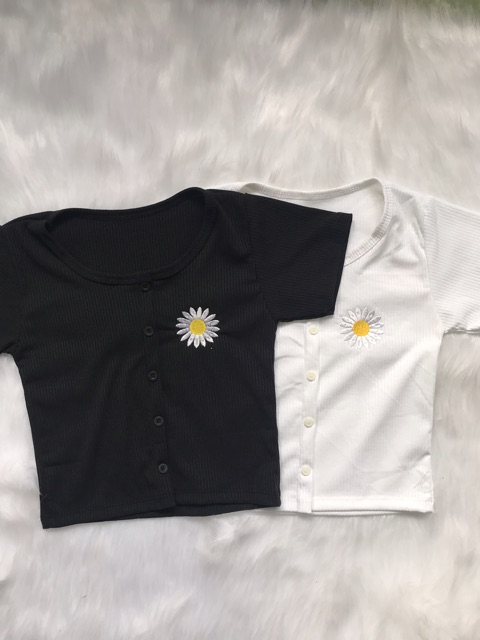 [Mã FAMAYWA giảm 10K đơn 50K] ÁO CROPTOP THUN GÂN THÊU BÔNG CÚC | BigBuy360 - bigbuy360.vn