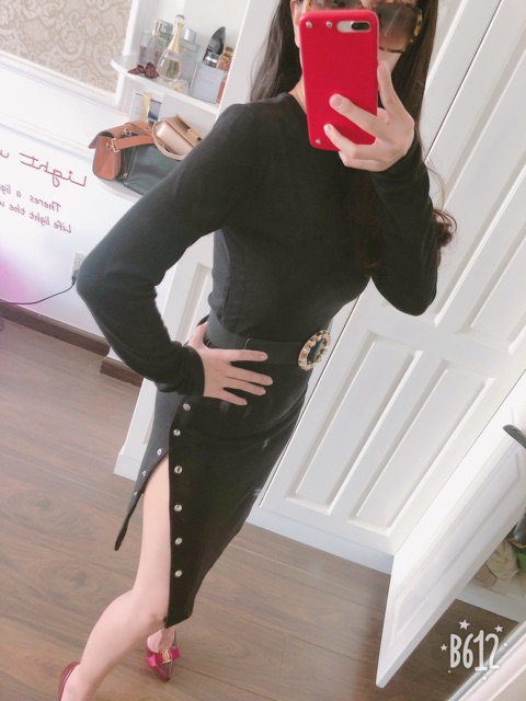 Đầm len body nút bấm