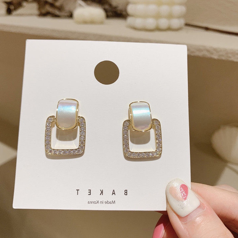 Đôi Bông Tai Ngọc Trai Giả Hình Vuông Mẫu Mới 2022 Dành Cho Nữ